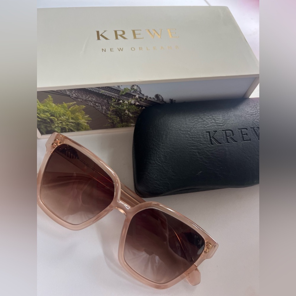 BRAND NEW: Krewe sunglasses
Style: Soniat
Color: Petal